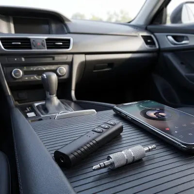 Bluetooth AUX adapteris automašīnām FM transmiteris ar 3.5mm savienotāju, aksesuāri un viedierīces sludinājums Rīgā 2