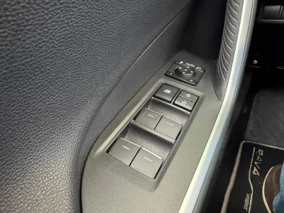 Pārdod Toyota RAV4, vieglie auto sludinājums Rīgā 17