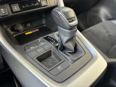 Pārdod Toyota RAV4, vieglie auto sludinājums Rīgā 13