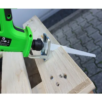 Cordless saw with a 12V 1500mAh battery and 80mm cutting depth for the garden, furniture and interior, lighting ad in Riga 3