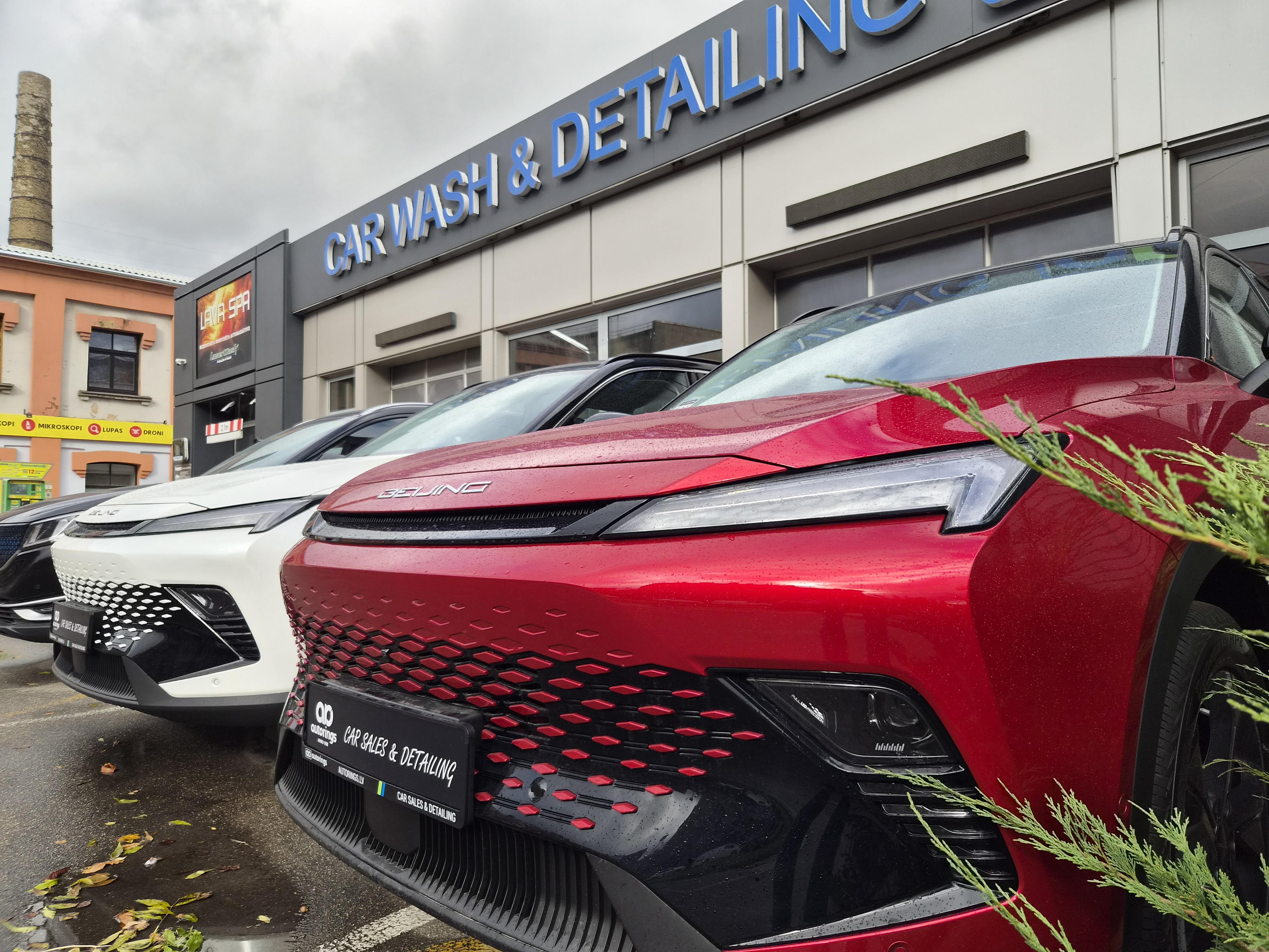 10 автомобилей в одном лоте: BAIC, DFSK Fengon, SERES — Рига